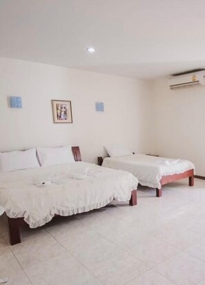 Bed sheets - Anchalee Garden Hotel (Wiang Sa)