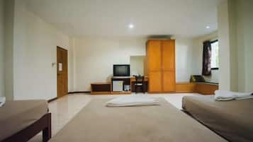 Triple Room | 1 bedroom, bed sheets