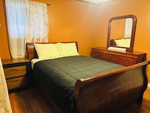 2 chambres, fer et planche à repasser, lit parapluie, Wi-Fi gratuit