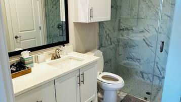 Shower, hair dryer, bidet, towels