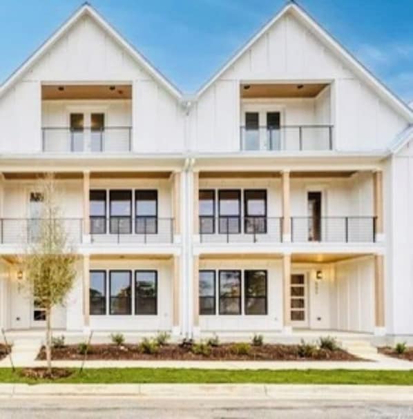 Exterior - Welcome to the Texan Den where Luxury meets Tranquility. (San Antonio)