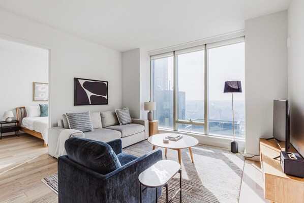 Télévision, chaîne hi-fi, espaces bureaux