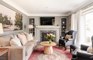 Smart TV, fireplace