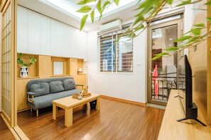 Deluxe Apartment, 1 King Bed with Sofa bed, Kitchen, City View | Living area | 50-inch Smart TV with digital channels - XÔI Setai Linh Lang Premium Serviced Residences (Hanoi)
