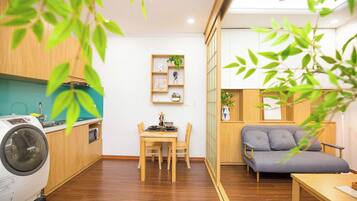 2 bedrooms, free minibar, desk, laptop workspace