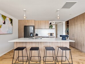 Microwave, oven, dishwasher, coffee/tea maker