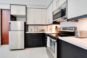 Fridge, microwave, oven, coffee/tea maker