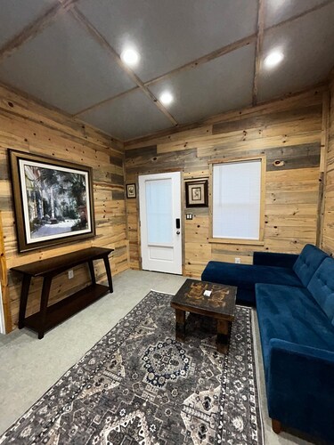 Cozy 2BR Cottage with large Jacuzzi tub/shwer & starry night skys plus fast WIFI