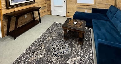 Cozy 2BR Cottage with large Jacuzzi tub/shwer & starry night skys plus fast WIFI