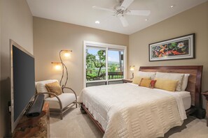 2 bedrooms, desk, iron/ironing board, free WiFi - Hale Moana Kai: A stunning 2-bedroom ocean view condo in Kailua Kona. (Kailua-Kona)