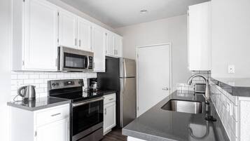 Refrigerador, microondas, horno y lavavajillas