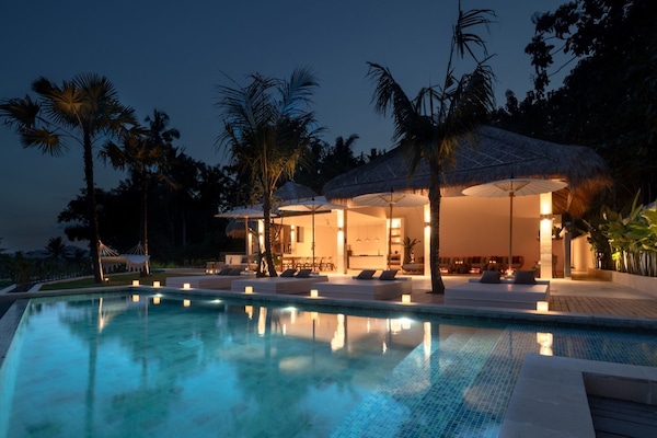 Vila Mewah, kolam renang pribadi, pemandangan kebun | 1 kamar tidur, seprai premium, brankas, dan Wi-Fi gratis