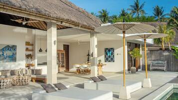 Villa Luxe, piscine privée, vue montagne | Literie de qualité supérieure, coffres-forts dans les chambres