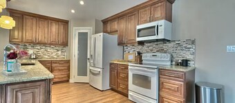 Walk to Grand Bend Main Beach | Sleeps 8 | Family Friendly | Heart of Grand Bend