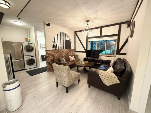 Sunny Spacious Garden Suite in a Character House-4 beds - 2 baths