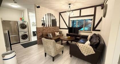 Sunny Spacious Garden Suite in a Character House-4 beds - 2 baths