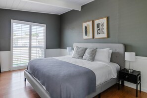 4 bedrooms, iron/ironing board, WiFi, bed sheets