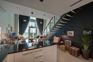 Interior - Blueground | DIFC, pool, nr Burj Khalifa (Dubai)