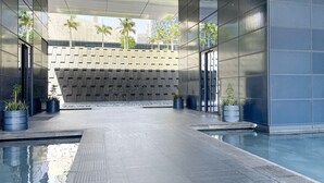 Unclassified image, 4 of 25, button - Blueground | DIFC, pool, nr Dubai Fountain (Dubai)