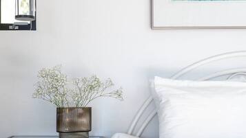 3 sovrum, skrivbord, strykjärn/strykbräda och resesäng