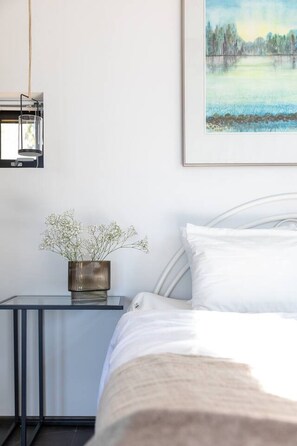 3 bedrooms, desk, iron/ironing board, travel cot