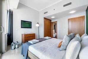 1 dormitorio, tabla de planchar con plancha, wifi y ropa de cama