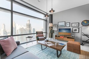 TV, stereo - Blueground | DIFC, pool, nr Dubai Mall (Dubai)