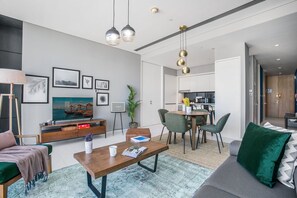 TV, stereo - Blueground | DIFC, pool, nr Dubai Mall (Dubai)