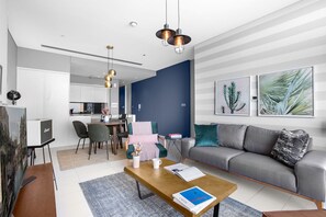 TV, stereo - Blueground | DIFC, pool, nr Dubai Fountain (Dubai)