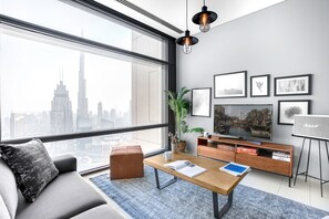 TV, stereo - Blueground | DIFC, pool, nr Dubai Fountain (Dubai)