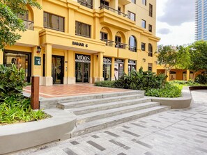 Exterior detail - Blueground | Jumeirah Beach Residence, pool, nr Beach (Dubai)