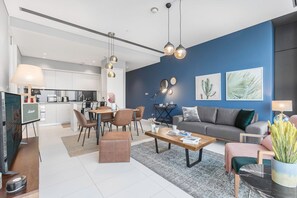 TV, stereo - Blueground | DIFC, pool, nr Dubai Mall (Dubai)