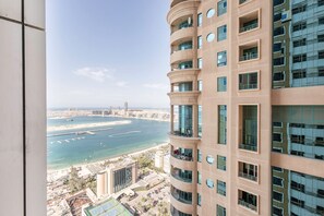 Exterior - Blueground | Dubai Marina, pool, nr Marina (Dubai)