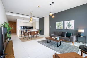 TV, stereo - Blueground | DIFC, pool, nr Dubai Mall (Dubai)