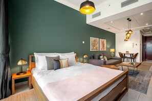 Iron/ironing board, WiFi, bed sheets - Blueground | JLT, rooftop pool, nr Dubai Marina (Dubai)