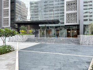 Exterior - Blueground | Trade Centre 1, pool, nr Dubai Mall (Dubai)