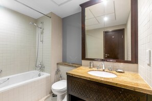 Hair dryer, towels - Blueground | Burj Residence Phase I & II, pool, nr Burj Khalifa (Dubai)