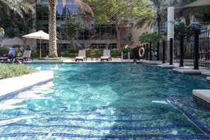 Pool - Blueground | South Ridge, pool, nr park (Dubai)
