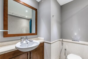 Hair dryer, towels - Blueground | South Ridge, pool, nr park (Dubai)