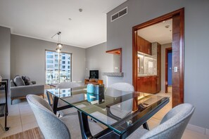 TV, stereo - Blueground | South Ridge, pool, nr Downtown (Dubai)