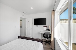 4 chambres, fer et planche à repasser, Wi-Fi, draps fournis