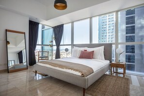 1 dormitorio, tabla de planchar con plancha, wifi y ropa de cama