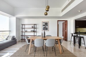 Dining - Blueground | Trade Centre 1, pool, nr Dubai Mall (Dubai)