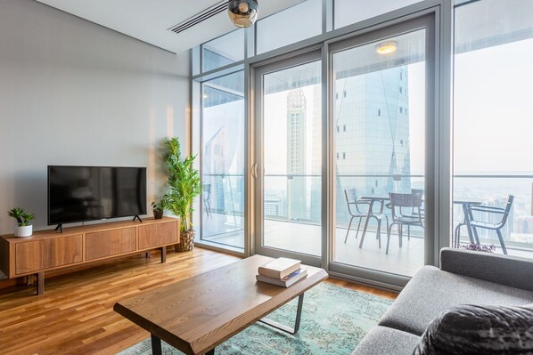 TV, stereo - Blueground | DIFC, shared pool, nr Dubai Mall (Dubai)