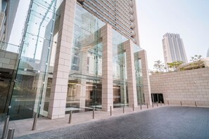 Exterior - Blueground | DIFC, shared pool, nr Dubai Mall (Dubai)