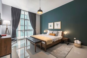 1 bedroom, iron/ironing board, WiFi, bed sheets - Blueground | Trade Centre 1, pool, nr Dubai Mall (Dubai)