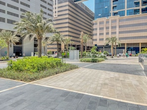 Property grounds - Blueground | Trade Centre 1, pool, nr Dubai Mall (Dubai)