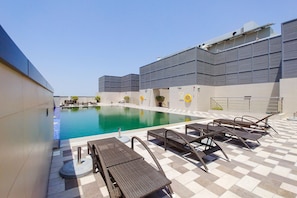 Pool - Blueground | Trade Centre 1, pool, nr Dubai Mall (Dubai)
