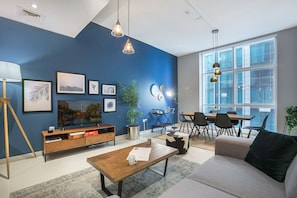 TV, stereo - Blueground | Trade Centre 1, pool, nr Dubai Mall (Dubai)