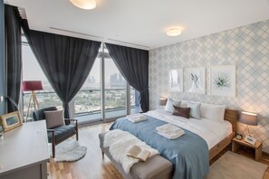 2 bedrooms, iron/ironing board, WiFi, bed sheets - Blueground | DIFC, pool, nr Dubai Fountain (Dubai)